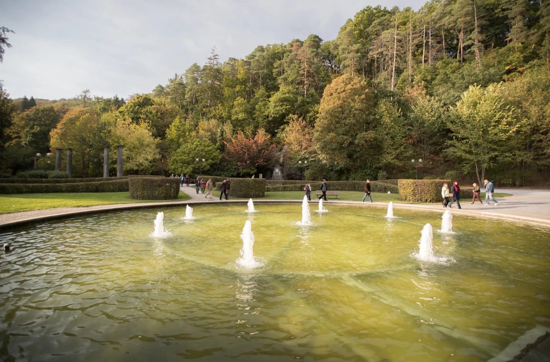 Fountain and wooded promenade in Parc de Sept Heures in Spa